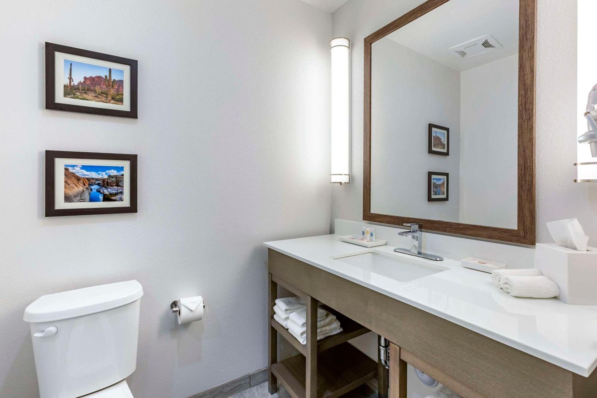 Comfort Suites Scottsdale Talking Stick Entertainment District Esterno foto